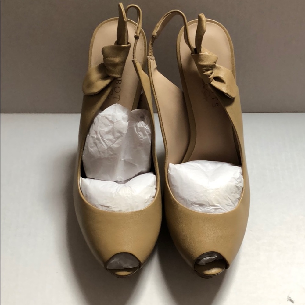 NWT Talbots Beige Leather Paityn heels, Size 8.5
